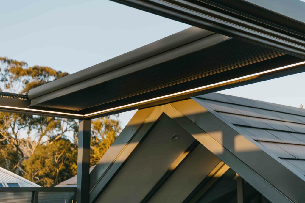 close up of Retractable Louvre Claremont home | Cover Co